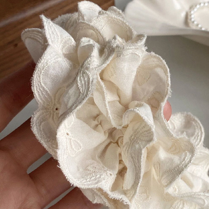刺繍シュシュエレガントナチュラル / embroidered scrunchie elegant natural
