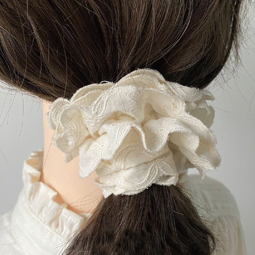 刺繍シュシュエレガントナチュラル / embroidered scrunchie elegant natural