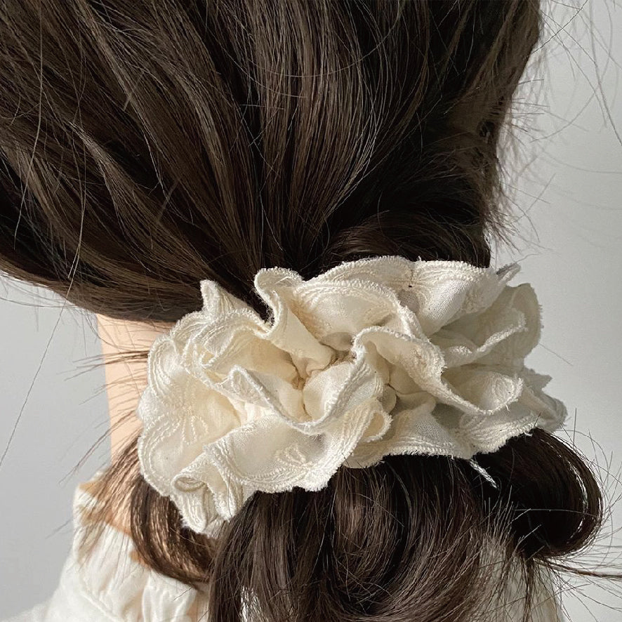 刺繍シュシュエレガントナチュラル / embroidered scrunchie elegant natural